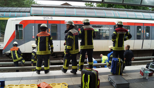 Frau aus U-Bahn-Gleisbett gerettet