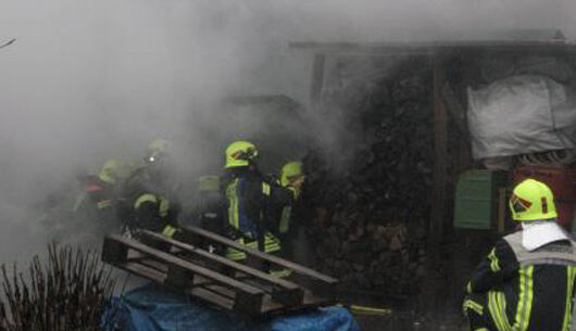 Alveslohe: Großfeuer in Werkstatt