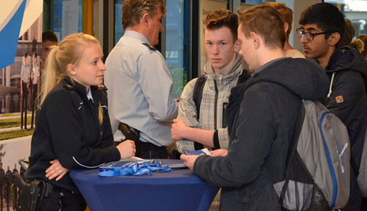 Schüler trafen zukünftige Ausbildungsbetriebe (Fotogalerie)