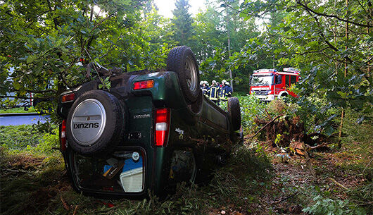 Mysteriöser Unfall – Spaziergänger entdecken Pkw