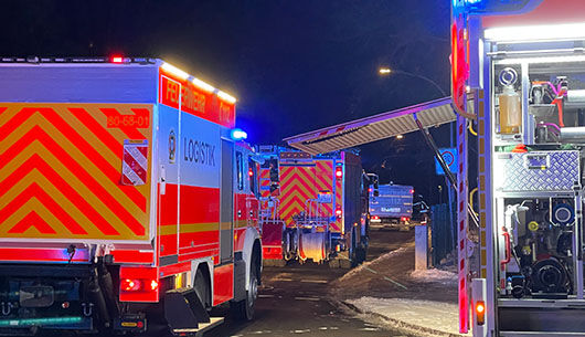 Kohleofen in Wohnung löst Großeinsatz aus 