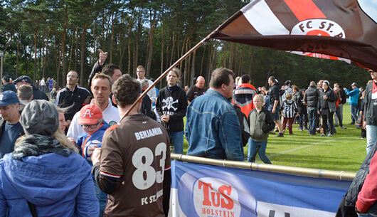 Eine „Bude“ gegen den FC St. Pauli (Fotogalerie)