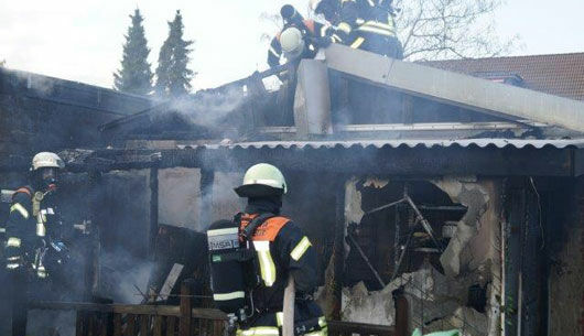 Vollbrand: Garage im Schubertring steht in Flammen