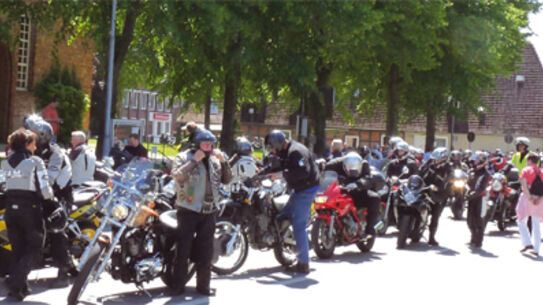 Die Biker rollen durch die Stadt am 23. Juni