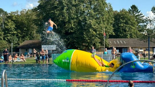 Sommerfest und Poolparty im Quickborner Freibad