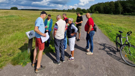 Kolja Olef erkundet Kaltenkirchens bewegte Geschichte bei Fahrradtour nach Moorkaten