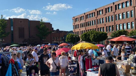 1. Nacht-Flohmarkt in Norderstedt-Mitte am 20.07.2024 erfolgreich verlaufen