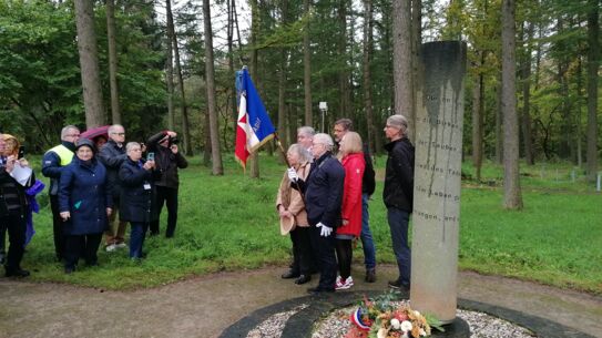 Amicale de Neuengamme besucht KZ-Gedenkstätte Kaltenkirchen