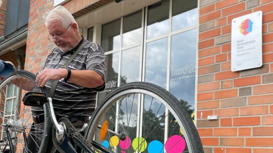 Reparieren statt wegwerfen im Repair-Café im Mehrgenerationenhaus