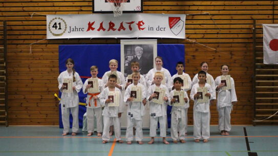 Große Begeisterung beim 25. Jubiläums-Karate-Lehrgang mit Großmeister Kawasoe