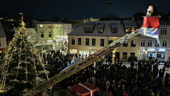 "Der Weihnachtsmann ist wach" - Weihnachtsmannwecken in Bad Segeberg