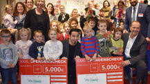 XXXLutz & Bülent Ceylan für Kinder Stiftung spenden 120.000 Euro