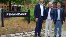 Landtagsabgeordnete zu Besuch im Finanzamt