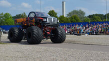 Monster-Trucks und spektakuläre Stunts (Fotogalerie)