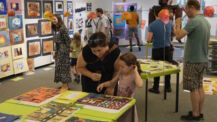 Kunterbunte Ausstellung im Stadtmuseum eröffnet: Norderstedt – wie Kinder es sehen