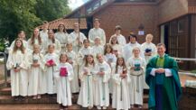 Acht junge Mädchen zum Dienst am Altar berufen - Festliche Einführung neuer Ministrantinnen an St. Marien